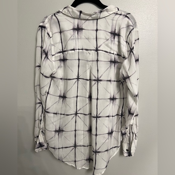 Rock & Republic Medium Button Down 🖤 - Picture 3 of 3